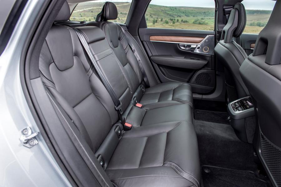 Интерьер Volvo V90 D4 Inscription 2016 года  (UK) (фото 5 из 30)